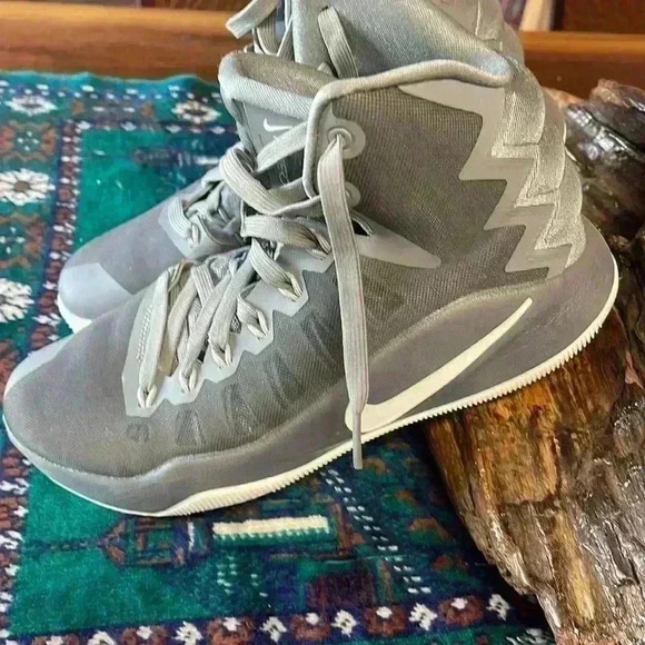 Nike men’s 7.5 high top tennis shoes. Perfect condition.. Hyper dunk. - Picture 2 of 13